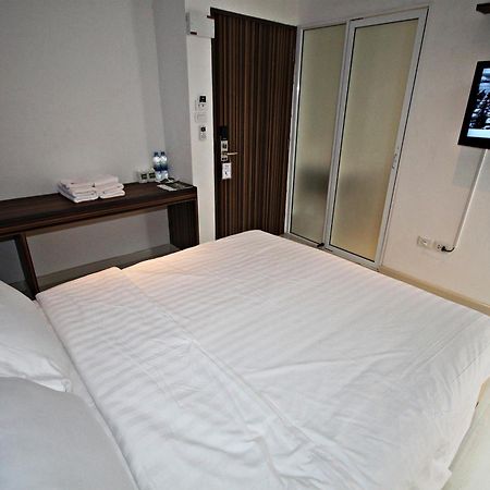 Nantra Ekkamai Hotel Бангкок Экстерьер фото