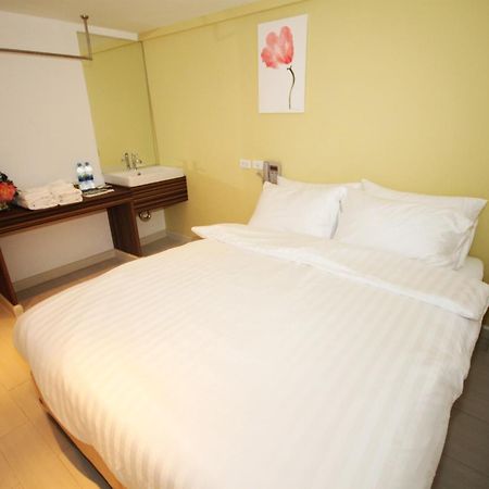 Nantra Ekkamai Hotel Бангкок Экстерьер фото