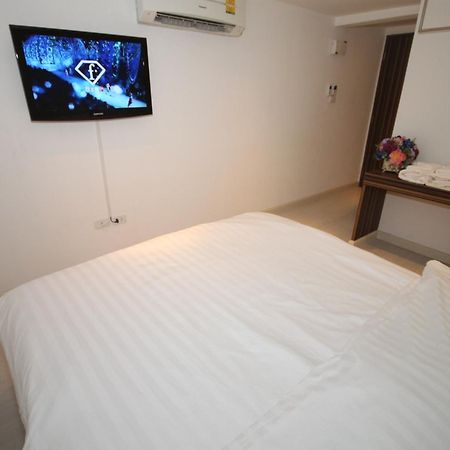 Nantra Ekkamai Hotel Бангкок Экстерьер фото