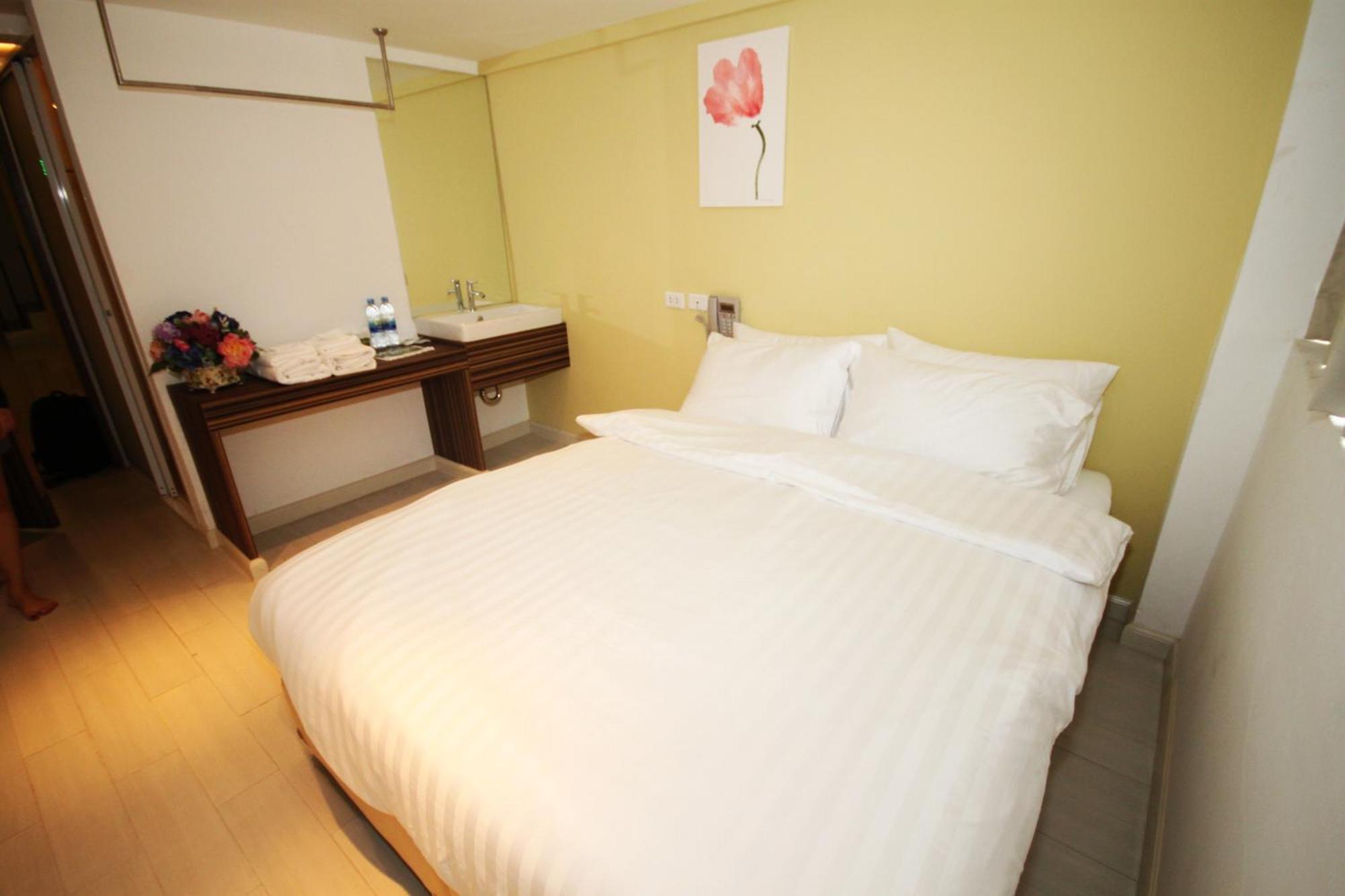 Nantra Ekkamai Hotel Бангкок Экстерьер фото